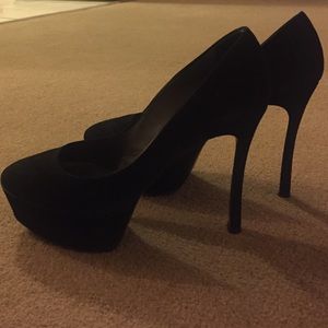Suede Casadei pumps